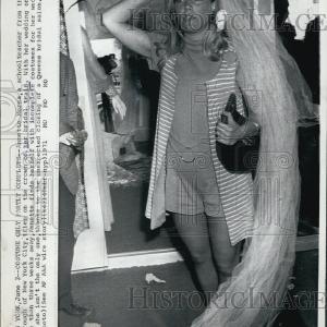 1971 Press Photo Annette Morea Last Minute Wedding Plans Clearance Hot Sale