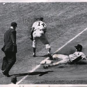 1958 Press Photo Don Rkasimgame of Carnidals vs Cubs Jim Bolger, Ernie Banks Sale With Credit Card