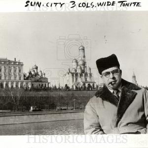 1958 Press Photo Art Buchwald Buy Cheap Huge Surprise