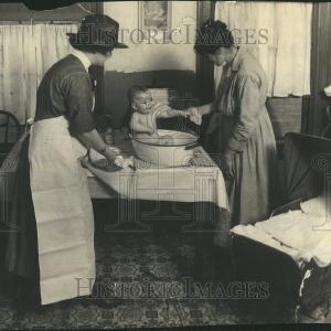 1957 Press Photo United Charities of Chicago Cheap Eastbay