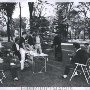 1964 Press Photo Catholic Church Retreat Browse Cheap Pice