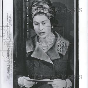 1964 Press Photo Bilingual Queen Elizabeth addressed Free Shipping