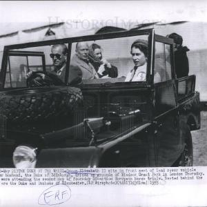 1955 Press Photo Queen Elizabeth II, horse trials Huge Surprise Cheap Pice