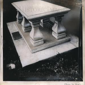 1955 Press Photo Tomb of the Unknown Soldier of the American Revolution Clearance Shop