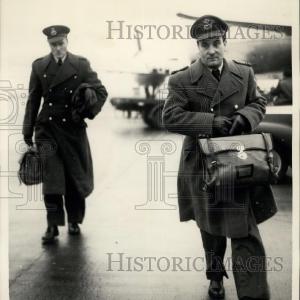 1955 Press Photo Two Royal Air Force officers Visa Payment For Sale