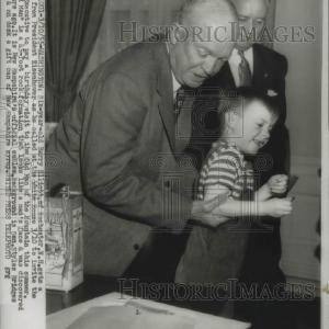 1955 Press Photo President Eisenhower & Barry Elliott at the White House Outlet Extremely