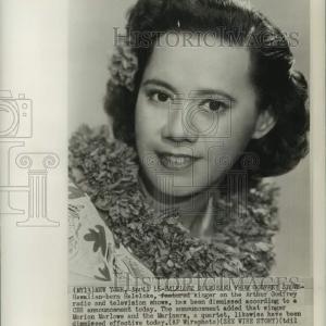 1955 Press Photo Singer Haleloke in New York From China For Sale