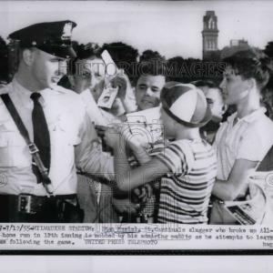 1955 Press Photo St Louis Cardinals Stan Musial & fans Sale Top Quality