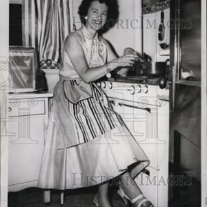 1955 Press Photo TV personality Louise Morgan cooking Cheap Best Pices