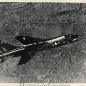 1955 Press Photo US Navy XF8U-1 jet fighter during test flight over California Online Cheap Pice
