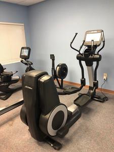 Life Fitness Discover SE Elliptical, Refurbished Pre-Owned Outlet Low Pice