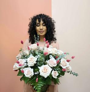 2 Dozen Roses in a vase Extremely For Sale