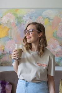 Art & flowers kind of life tee latte Discount Classic