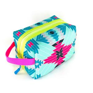 Alluring Aztec in Blue Pink, Water-Resistant Boxy Toiletry Bag Sast Online