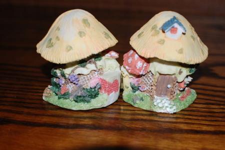 2 Mice in a Gnome Mushroom House Hinged to Open Hand Painted Figurine Cheap Sale Cheap